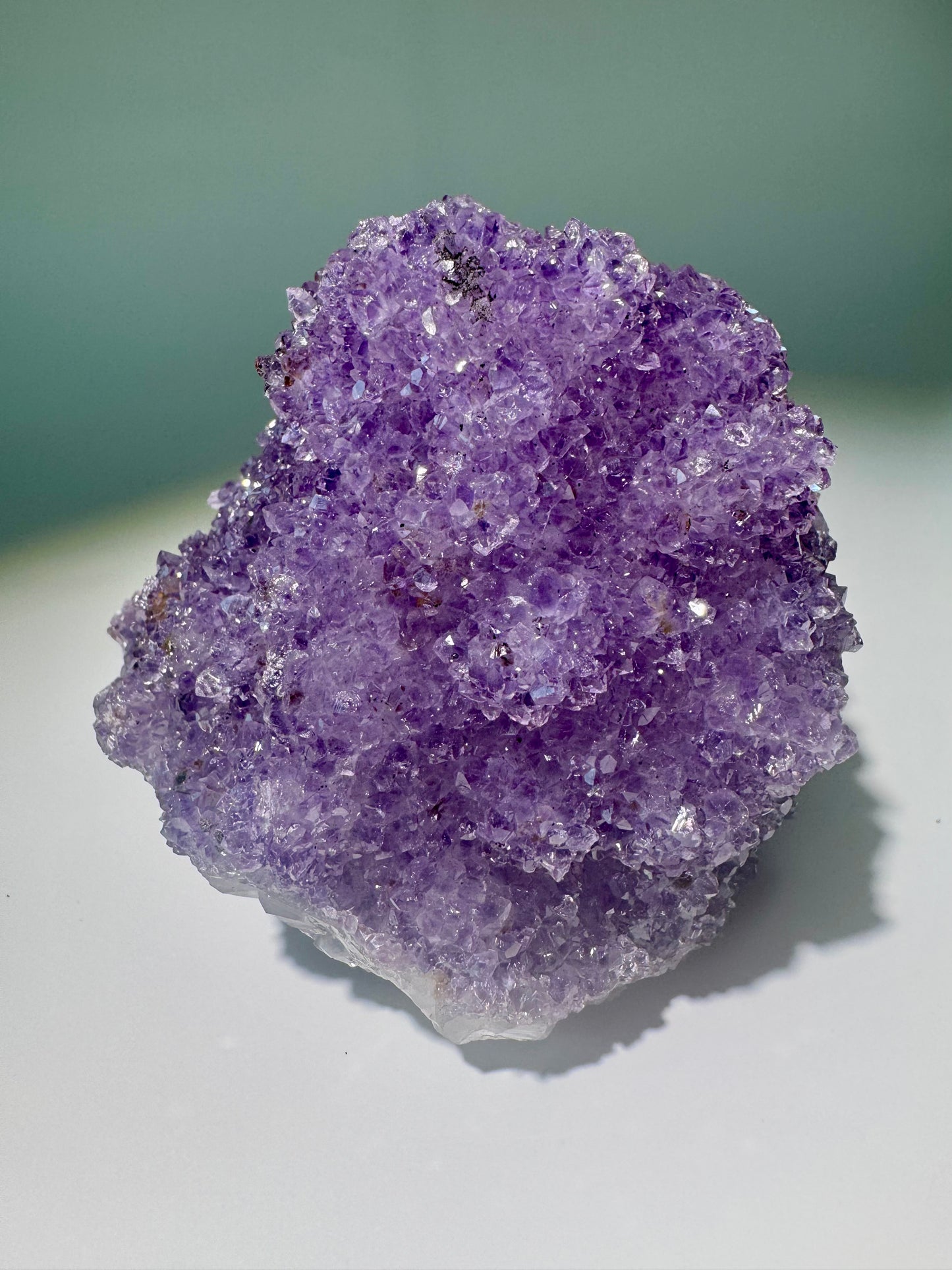 Grosse Amethystblüte 1.08 kg – zartlila Kristalle & Extra-Qualität Uruguay