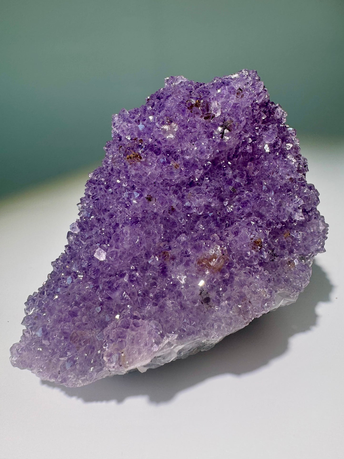 Grosse Amethystblüte 1.08 kg – zartlila Kristalle & Extra-Qualität Uruguay