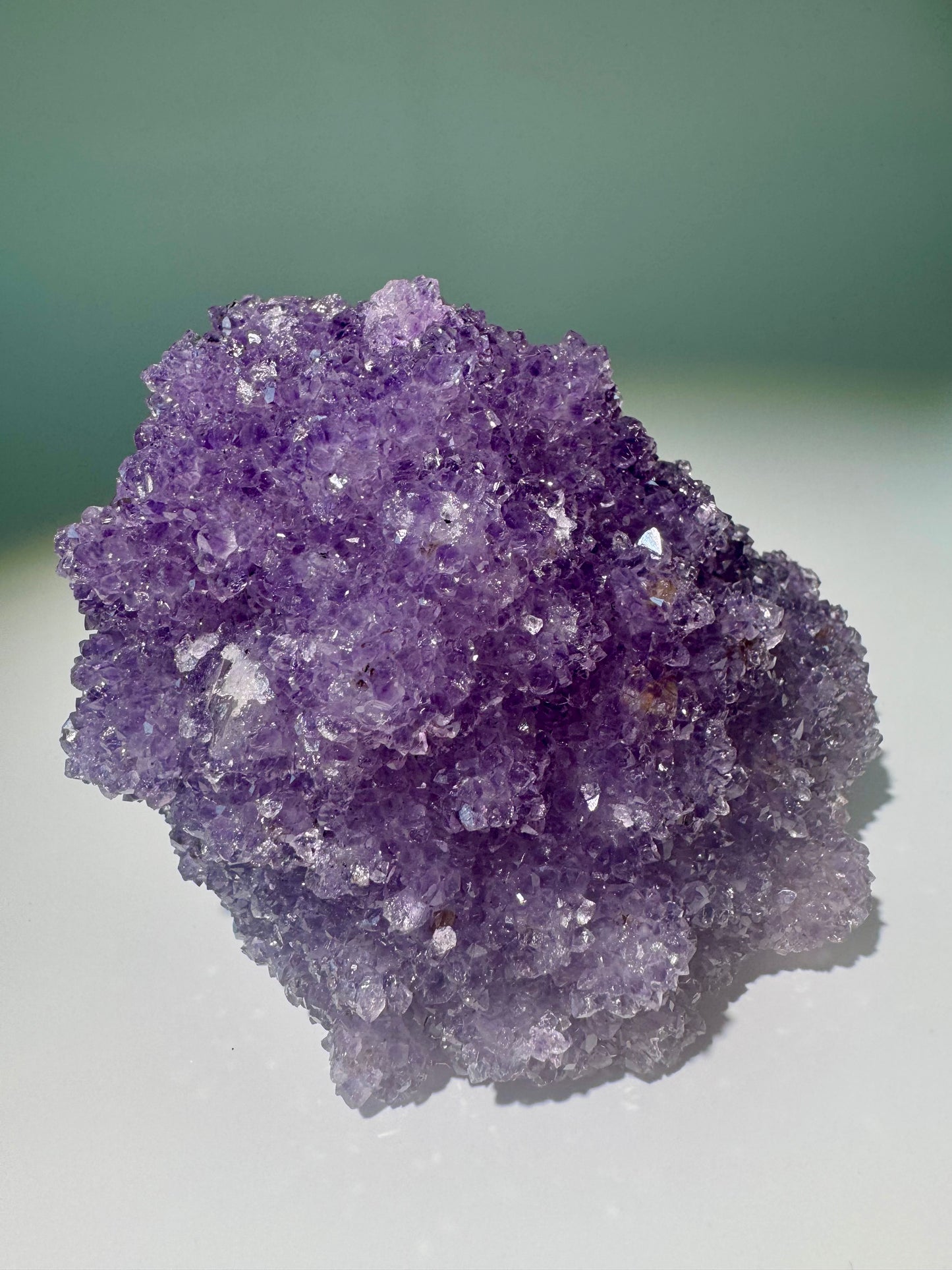 Grosse Amethystblüte 1.08 kg – zartlila Kristalle & Extra-Qualität Uruguay