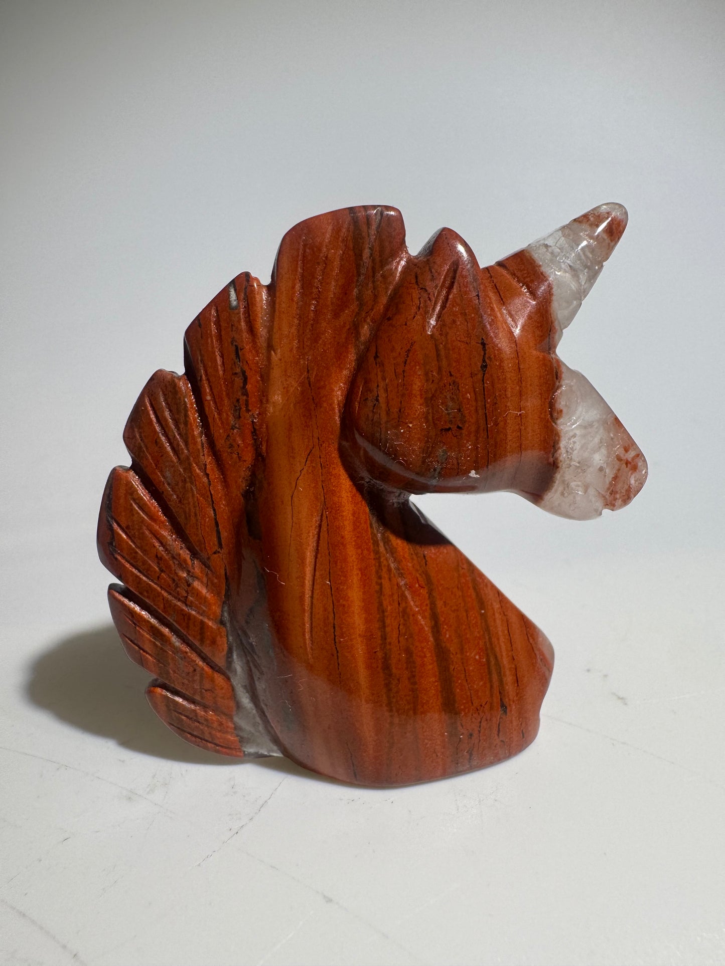 Einhorn aus Edelstein 5,5 cm – Red Zebra Jaspis, Aventurin oder Onyx