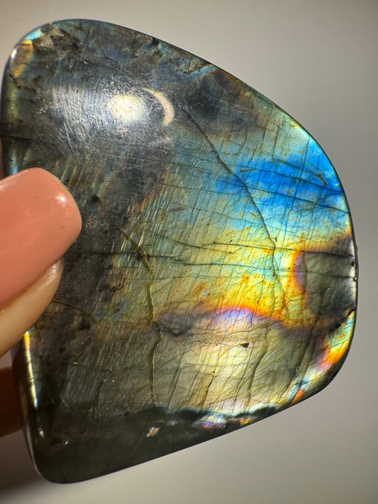 Bezaubernder Labradorit mit Regenbogenfarben - 6cm, 194g