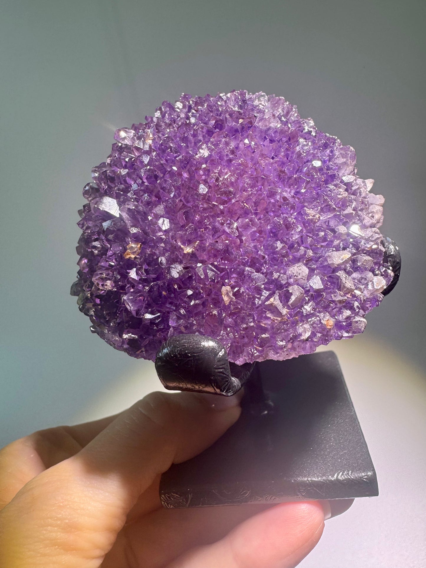 Tiefviolette Amethystblüte aus Uruguay – 7,4 cm Stalaktit Kristall