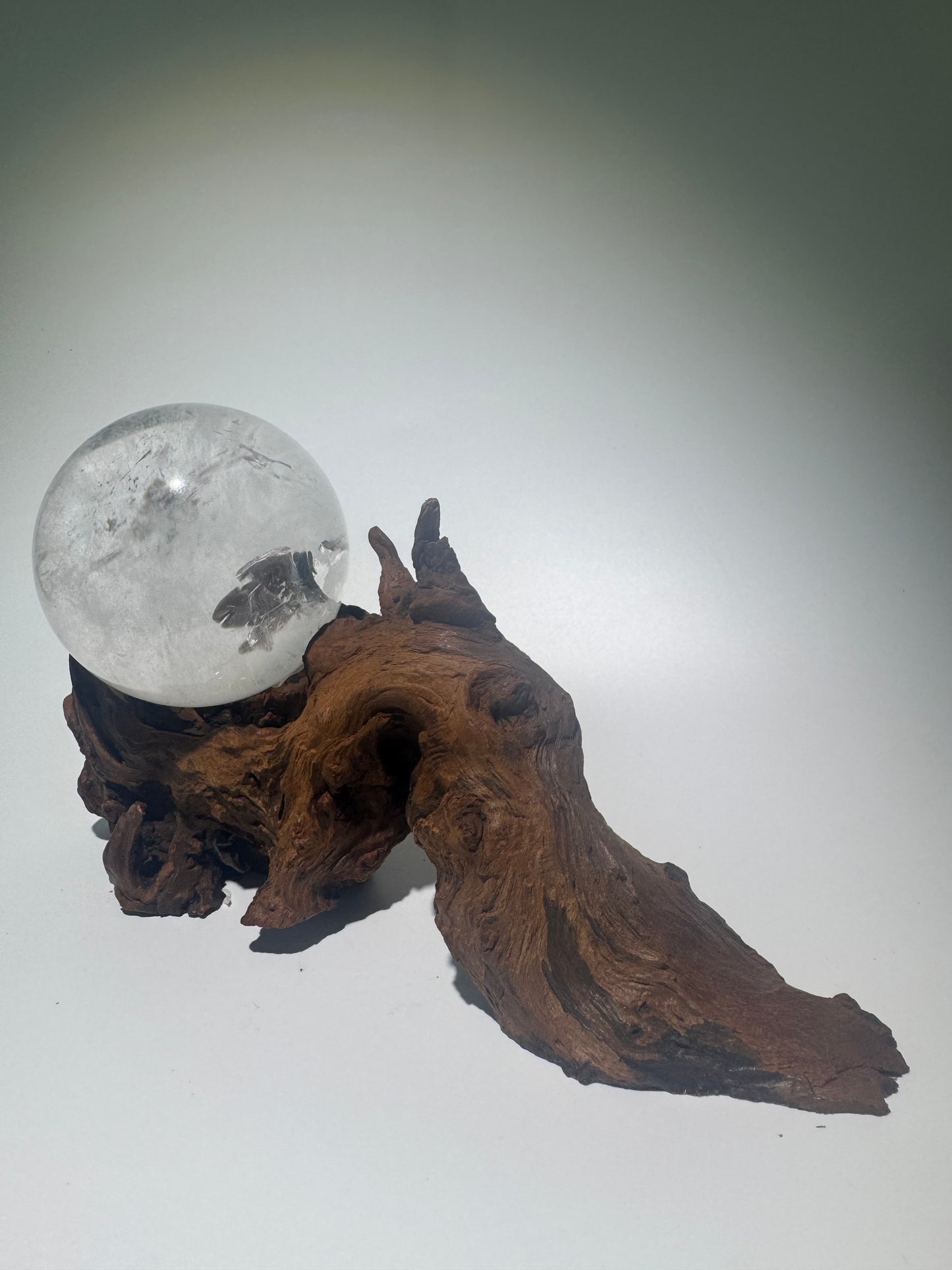 Wurzelständer mit Kristallkugeln – Handgemacht – Natur-Deko für Kugeln 4–8 cm – Holzständer 21 cm