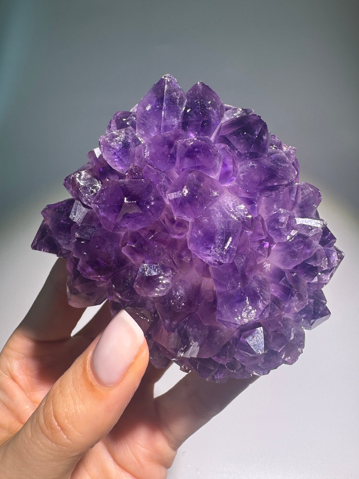 Tiefviolette Amethystblüte aus Uruguay – 8.4 cm Stalaktit Kristall
