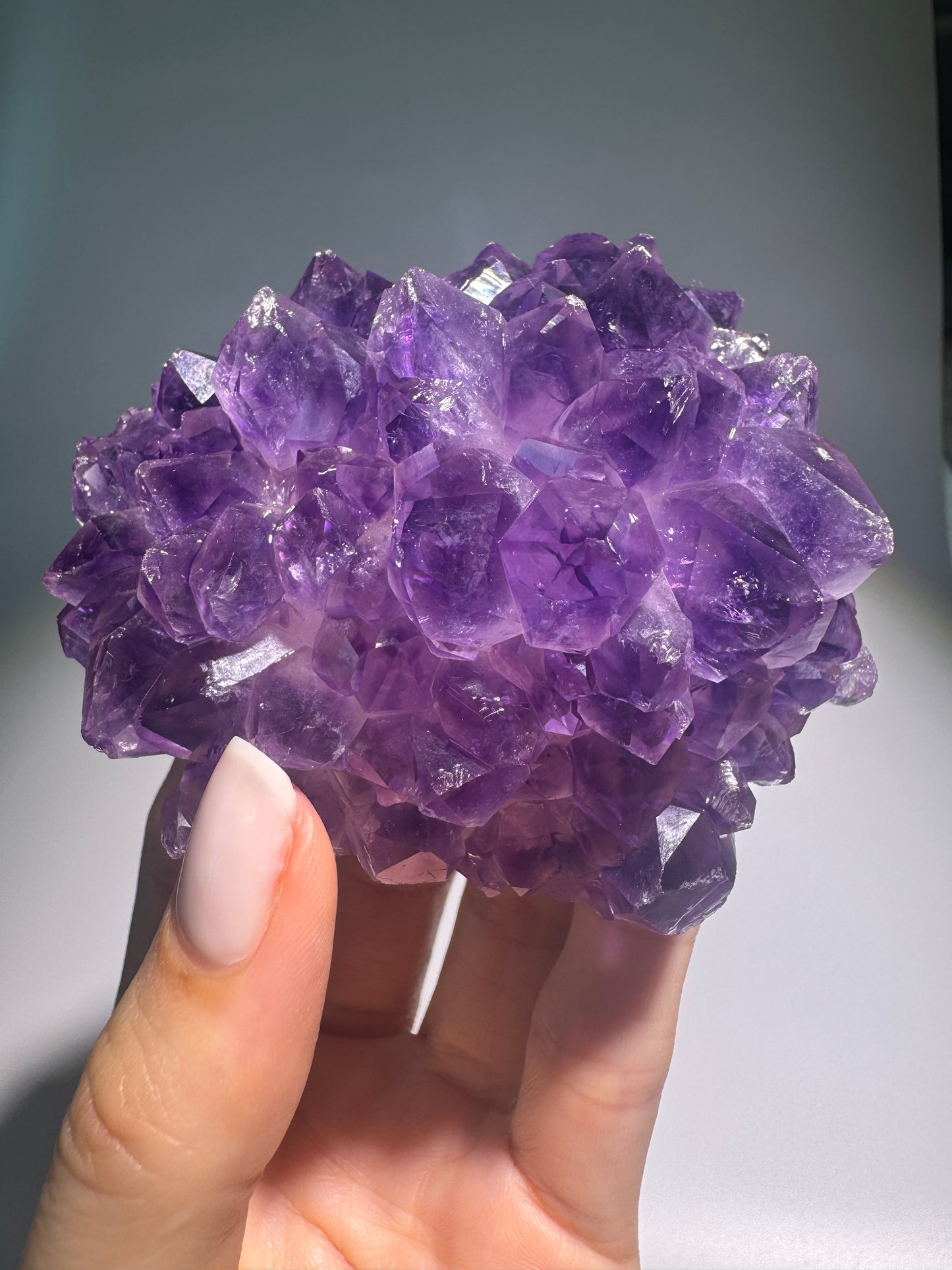 Tiefviolette Amethystblüte aus Uruguay – 8.4 cm Stalaktit Kristall