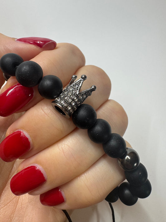 Stylishes Onyx-Armband mit Kronencharm – Königliche Eleganz 👑