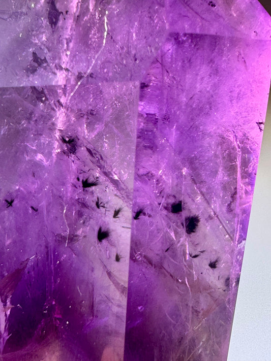 Atemberaubende Ametrin-Spitze mit seltenem Hollandit-Einschluss 💜 - 7.8cm, 117g