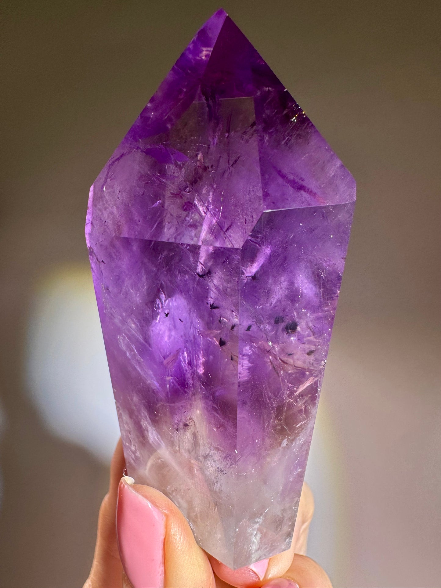 Atemberaubende Ametrin-Spitze mit seltenem Hollandit-Einschluss 💜 - 7.8cm, 117g