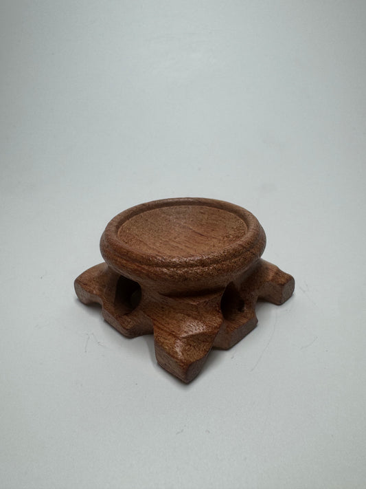 Süsser, handgeschnitzter Holzständer 🌳