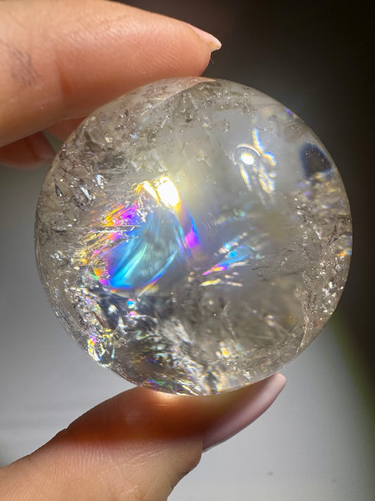 Lemurian Quartz Kugel mit grossem Regenbogen · 4,5 cm · Ultraklar