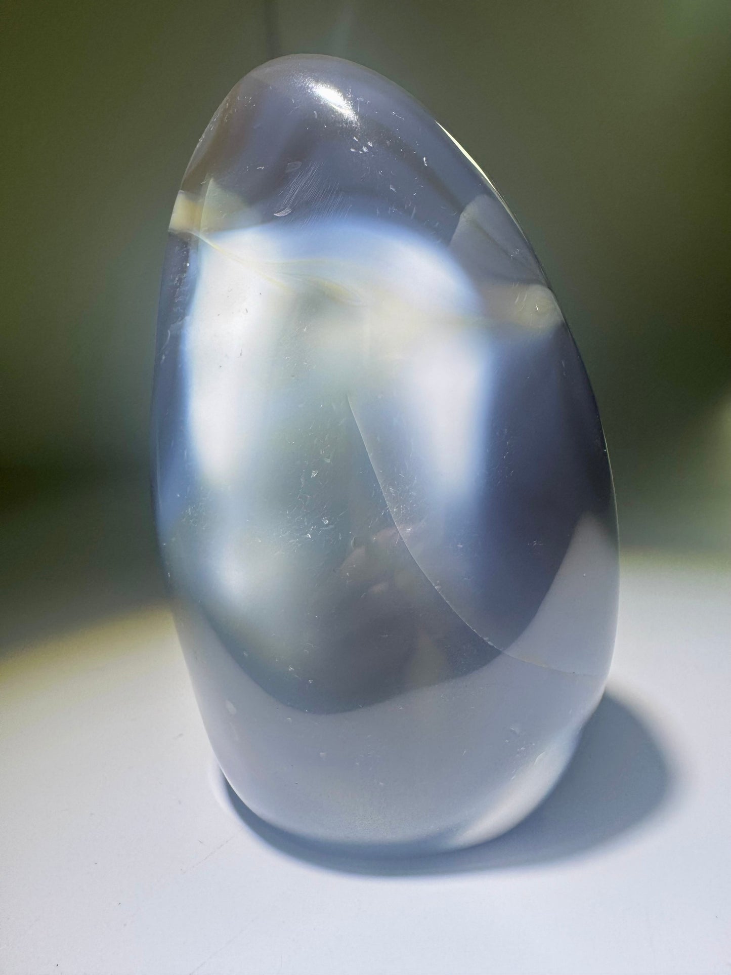Orca Agate Madagaskar 437 g – mit funkelnden Mikrokristallen im Innern, 11 cm hoch