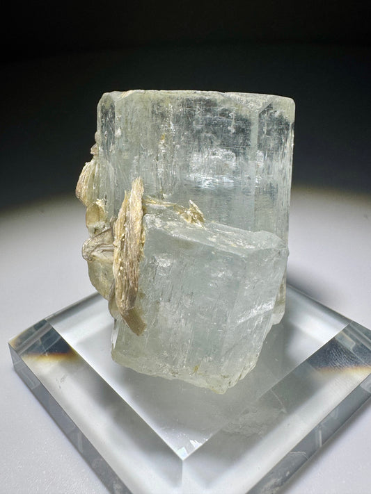 Transparenter Hochgebirgs-Aquamarin – Naturwunder mit Struktur