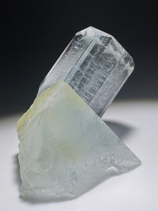 Kristallklarer Aquamarin mit Neben-Spitze – Rarität aus Pakistan