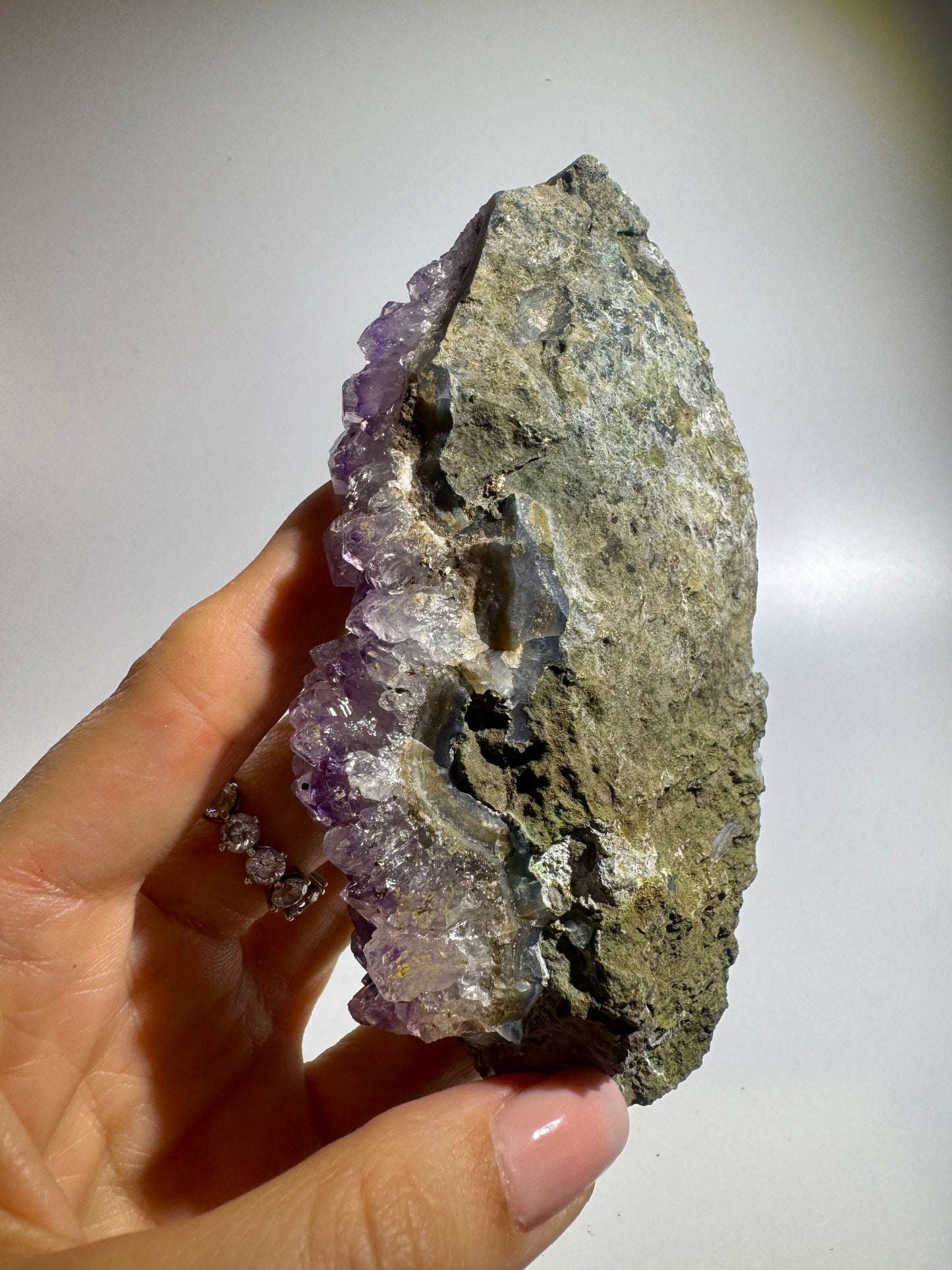 Uruguay Amethyst Druse mit Kalzit 12x6 cm – 237 g violette Kristalllandschaft
