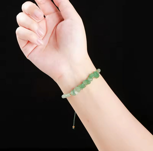Bracelet élégant en aventurine avec détails dorés 💚 (taille réglable)