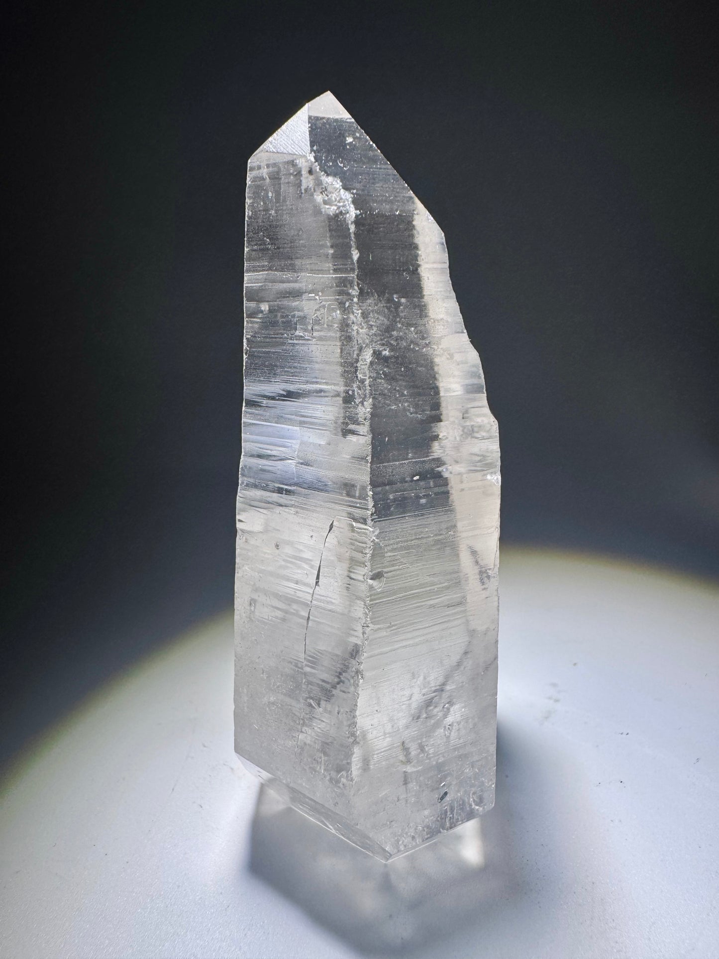 Lemurian Kristallspitze 💎 klar & naturbelassen aus Brasilien – 8.1 cm / 127g