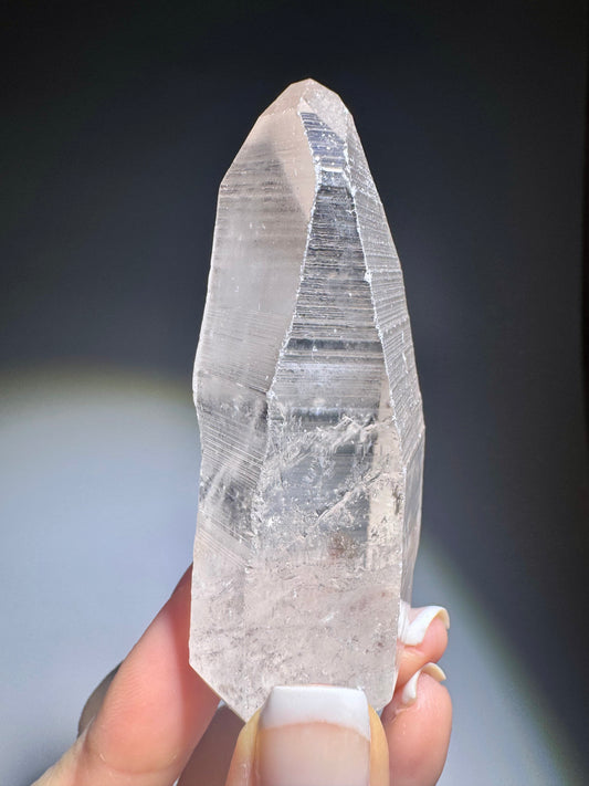 Energiegeladener Lemurian Kristall 💎 6.7 cm – 77g – Transparent & kraftvoll