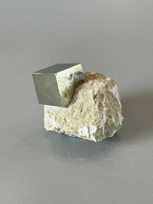 Pyrit Kubus auf Matrix - 4cm, 73g