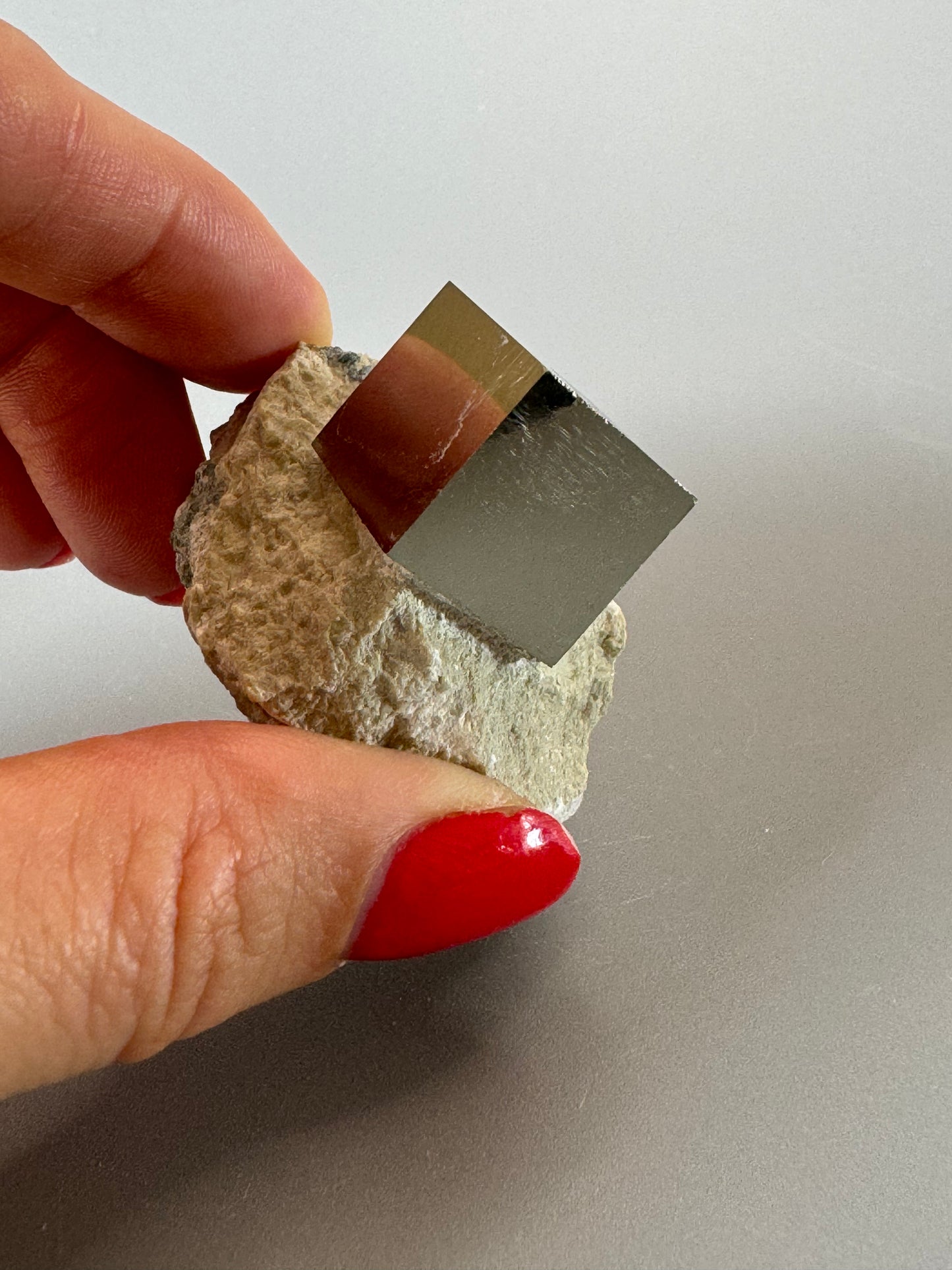 Pyrit Kubus auf Matrix - 4cm, 73g