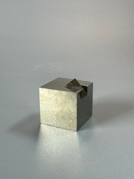 Perfekter Pyrit Kubus (Museumsqualität) - 2cm, 33g