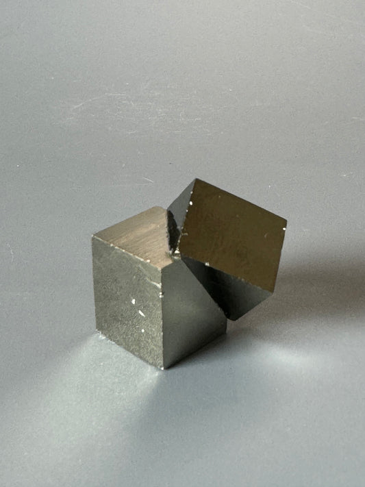 Perfekter Pyrit Kubus (Museumsqualität) - 2.5 cm, 26g