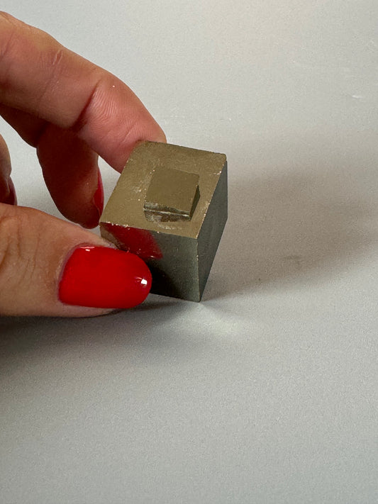 Perfekter Pyrit Kubus (Museumsqualität) - 2.3 cm, 41g