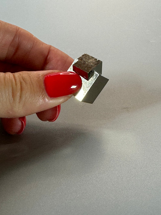 Perfekter Pyrit Kubus (Museumsqualität) - 1.6 cm, 15g