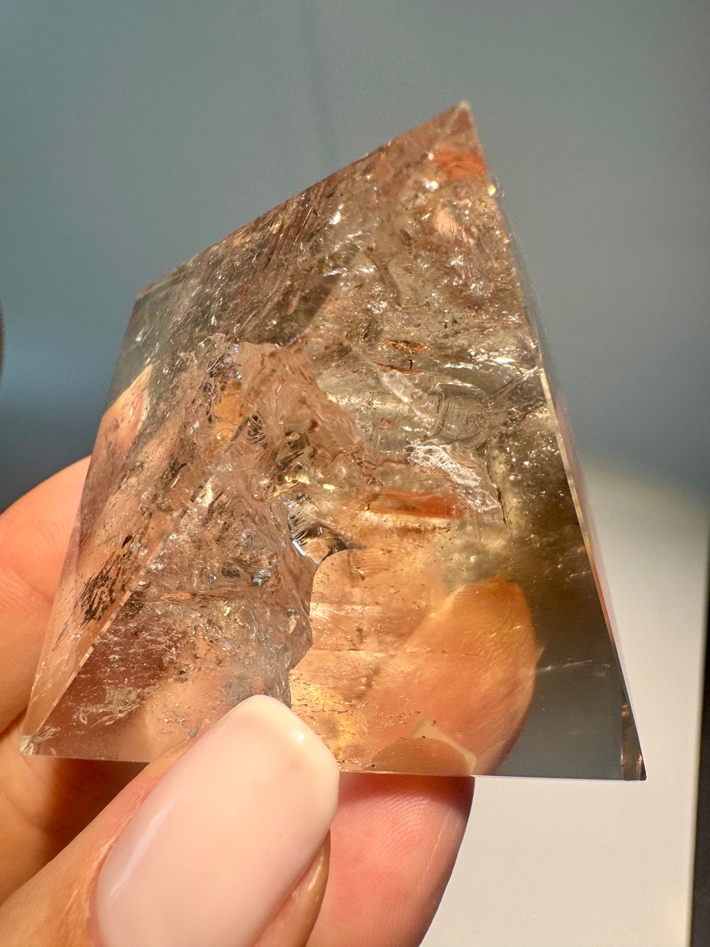 Rauchquarzpyramide extra klar mit Regenbogen aus Brasilien – 4,8 cm