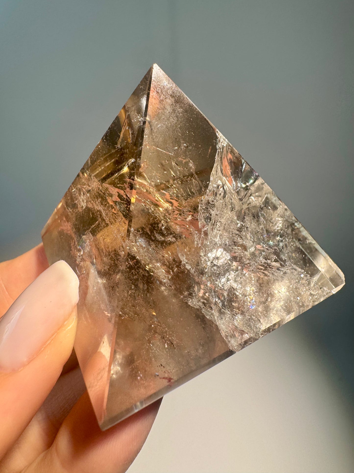 Rauchquarzpyramide extra klar mit Regenbogen aus Brasilien – 4,8 cm