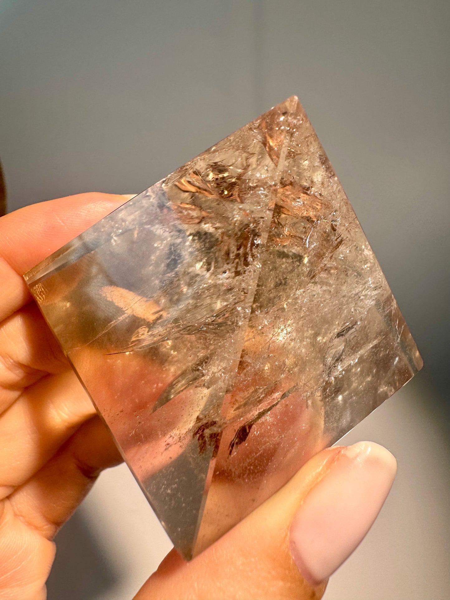 Rauchquarzpyramide extra klar mit Regenbogen aus Brasilien – 4,8 cm