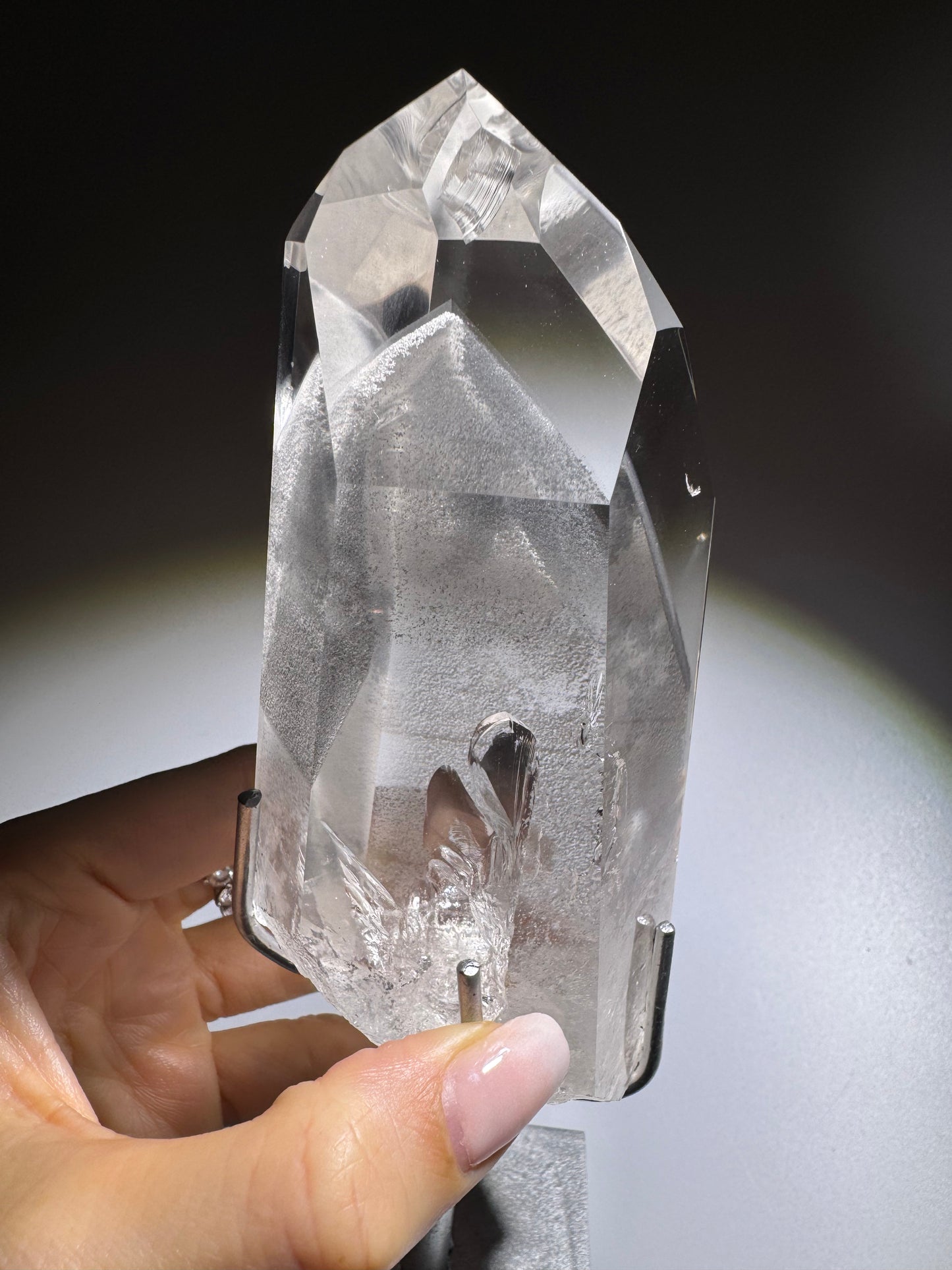 Lémurien Phantom Noir Premium Bergkristall 21 cm | 912 g - ultra clair