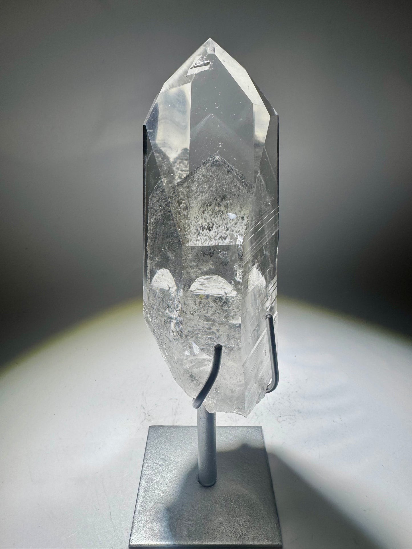 Lémurien Phantom Noir Premium Bergkristall 21 cm | 912 g - ultra clair