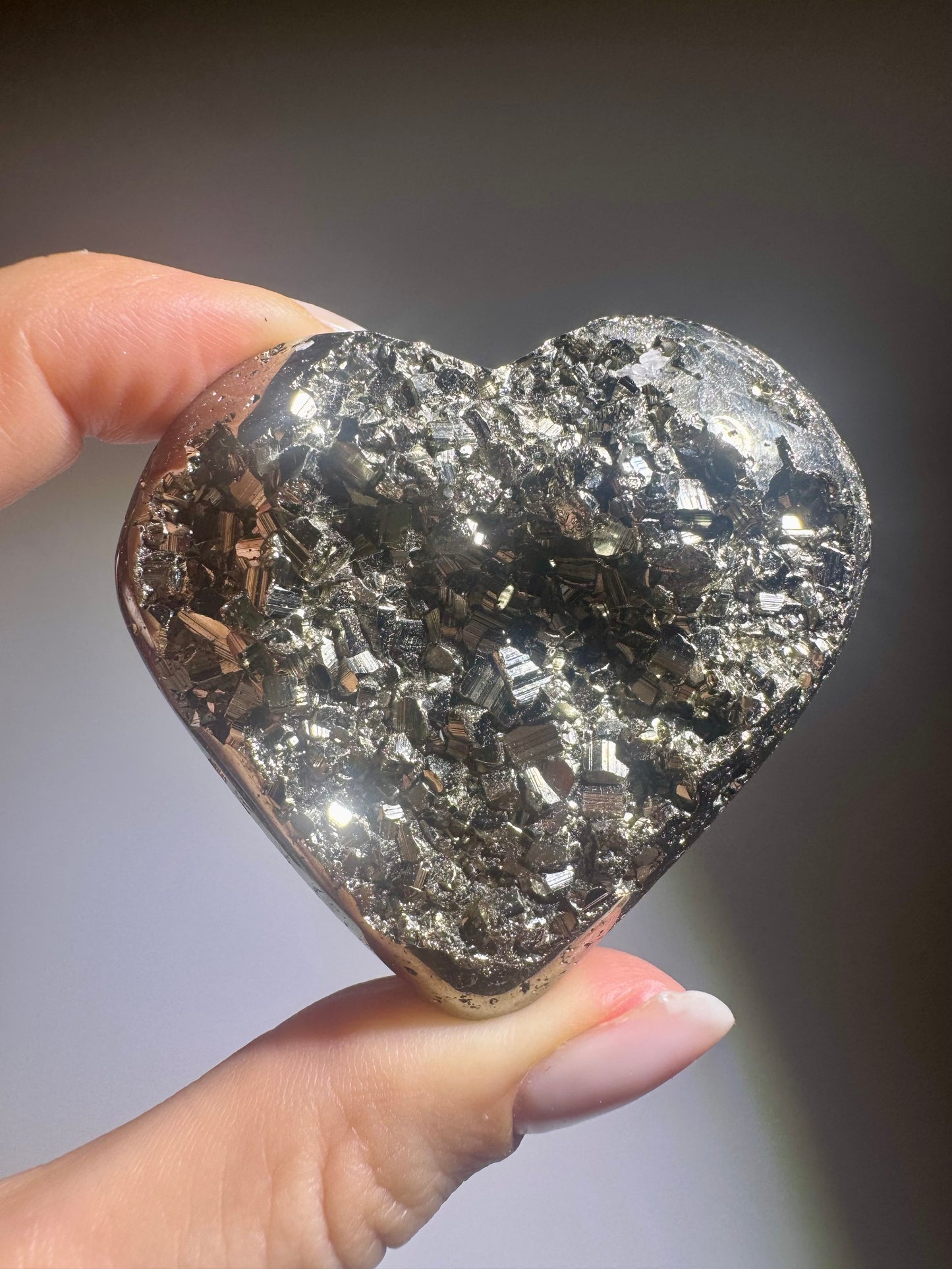 Goldglänzendes Pyritherz aus Peru – funkelnde, grosse Kristalle, Einzelstück in 1A Qualität, Erfolg & Wohlstand, kraftvoller Pyrit Kristall ✨