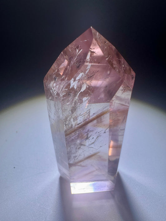 Klarer Ametrin mit seltener Fluoreszenz und lebendigem Innenleben