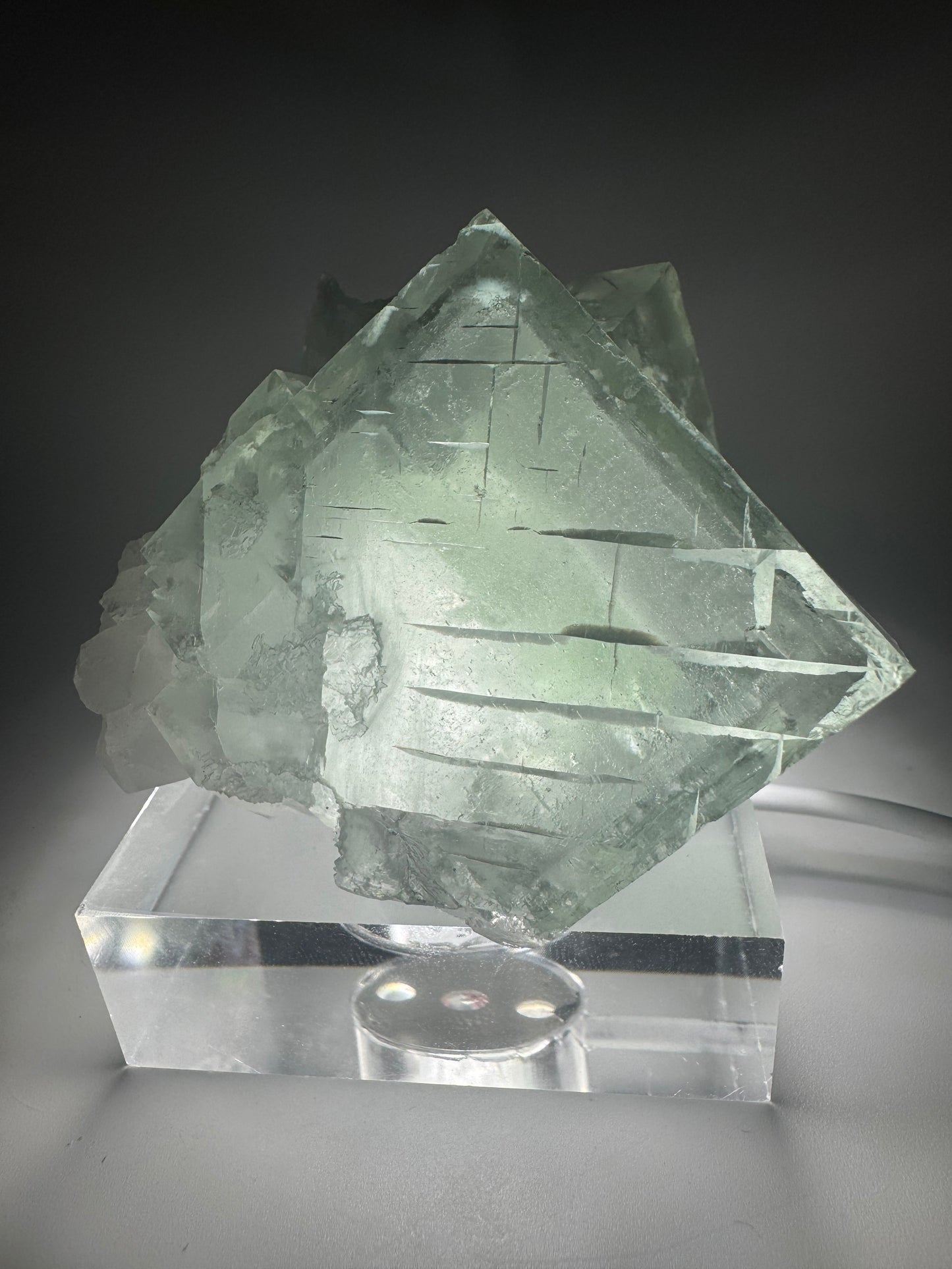 Klarer Glas-Fluorit mit Phantomstruktur – 7.5 cm, 274 g