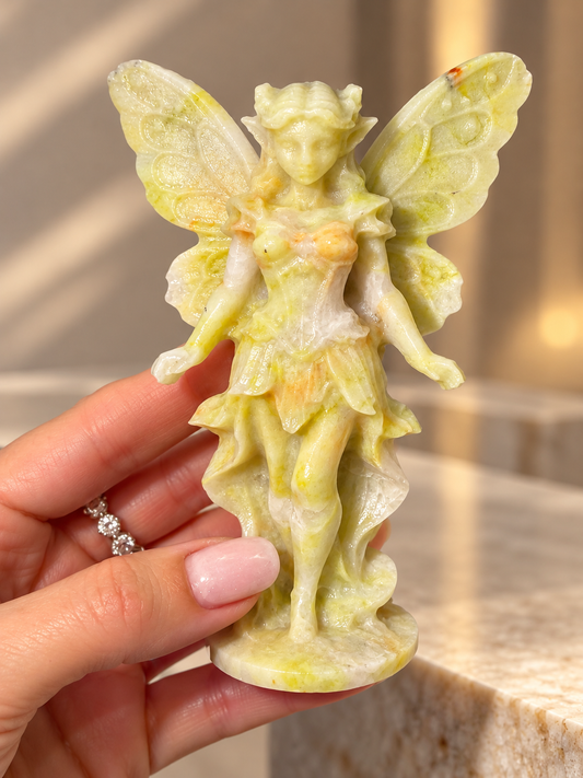 Kristallfee aus Jade & New Jade – detailreiche Figur, 11 cm
