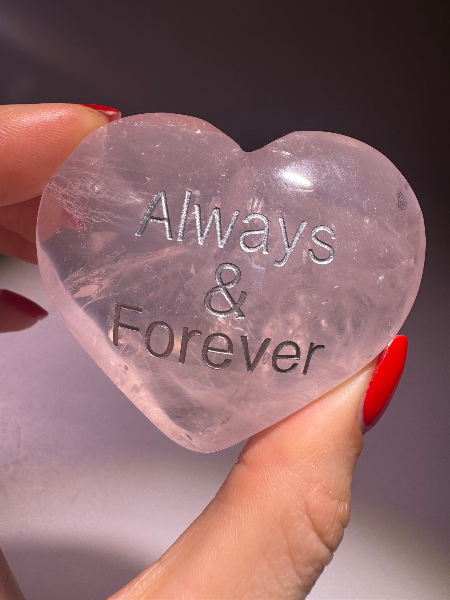 Kristallherz aus extra klarem Ice Rose Quartz – 6 cm, Silbergravur always and forever