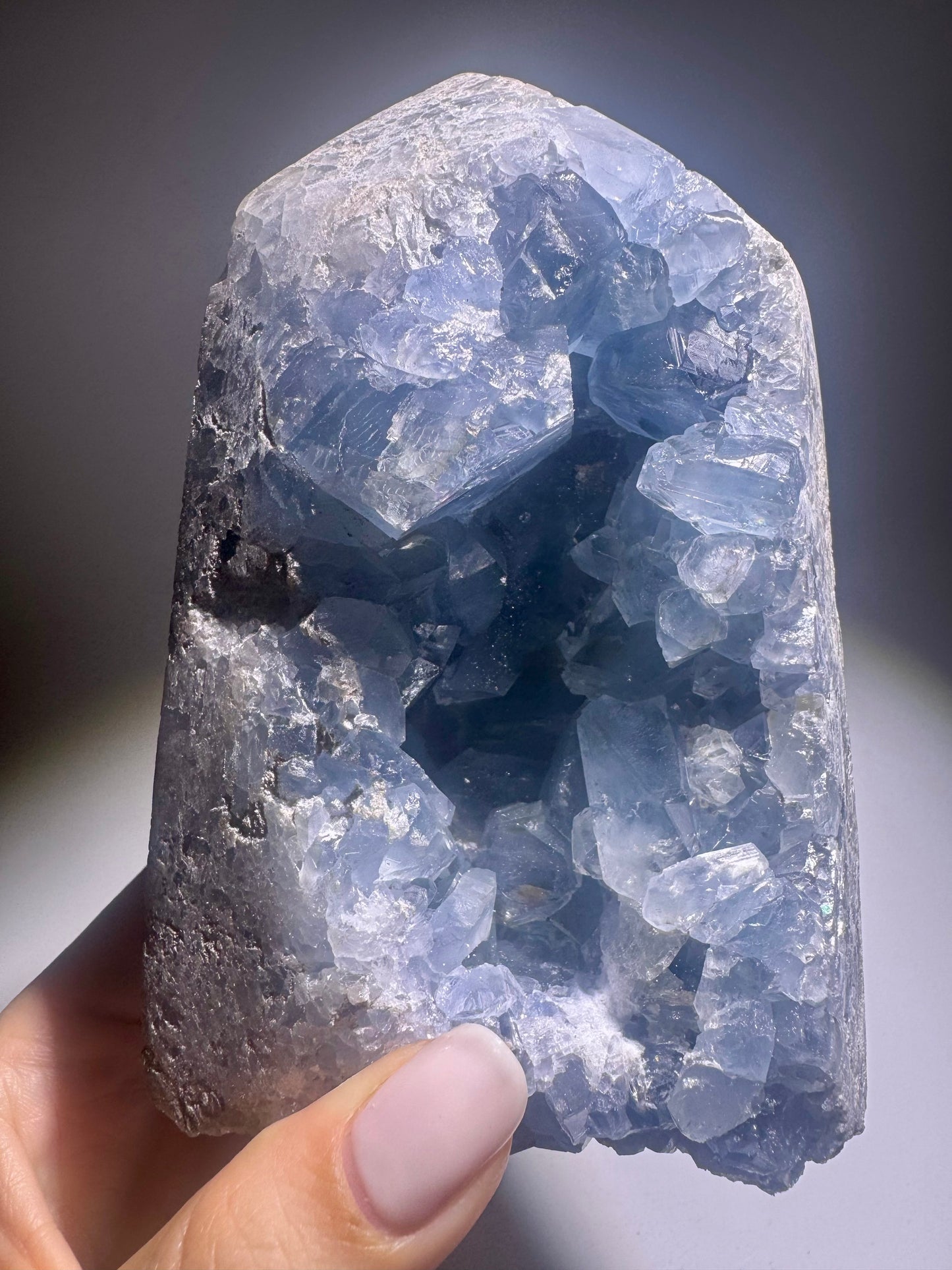 Kristallspitze Celestin 13 cm – Madagaskar Edelstein in besonders klarer Qualität