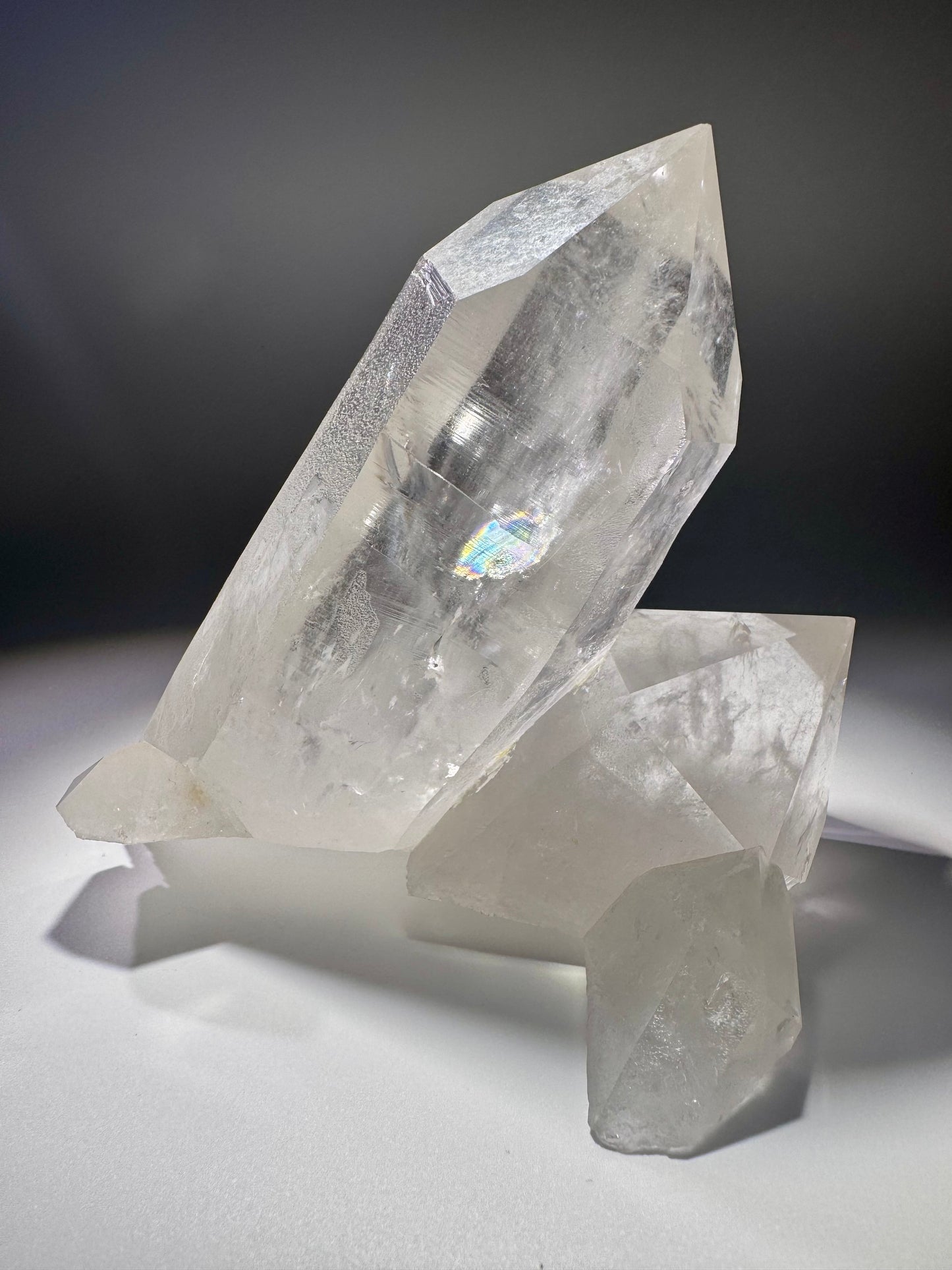 Lemurian-Bergkristall mit zwei klaren Spitzen, 13 cm hoch, 593 g schwer