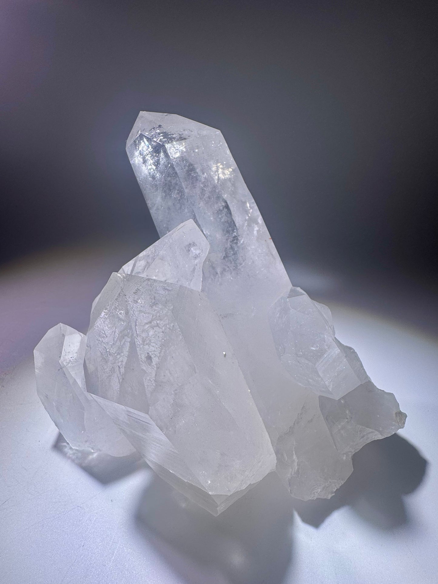 Lemurian Bergkristall Cluster aus Minas Gerais, Brasilien – 1,2 kg, 14 cm, fünf perfekte Spitzen, extraklar mit Lemurian Linien