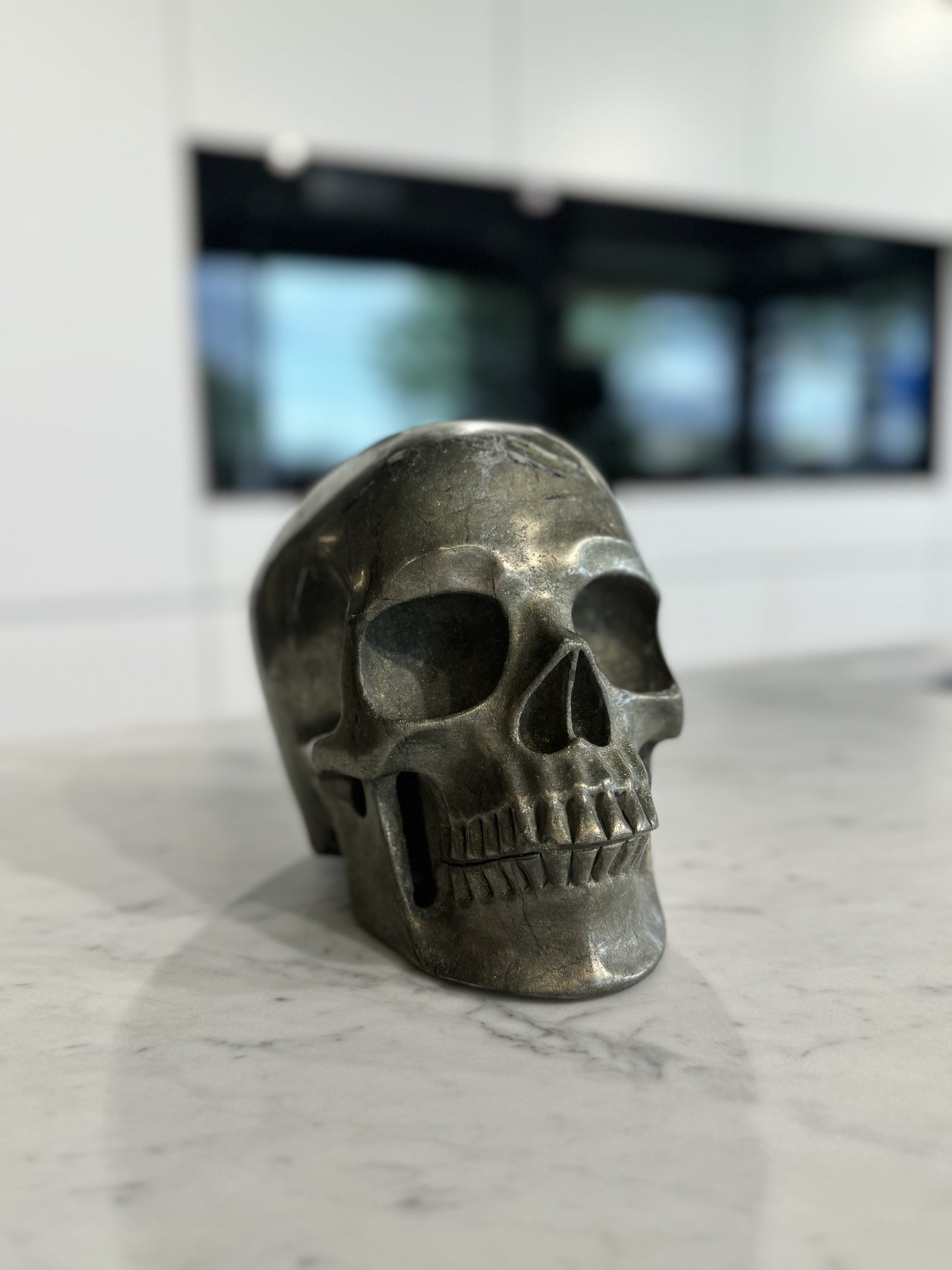 Massiver Schädel aus Pyrit – 20 cm, 9,4 kg | Handgefertigter Totenkopf mit Detailtreue