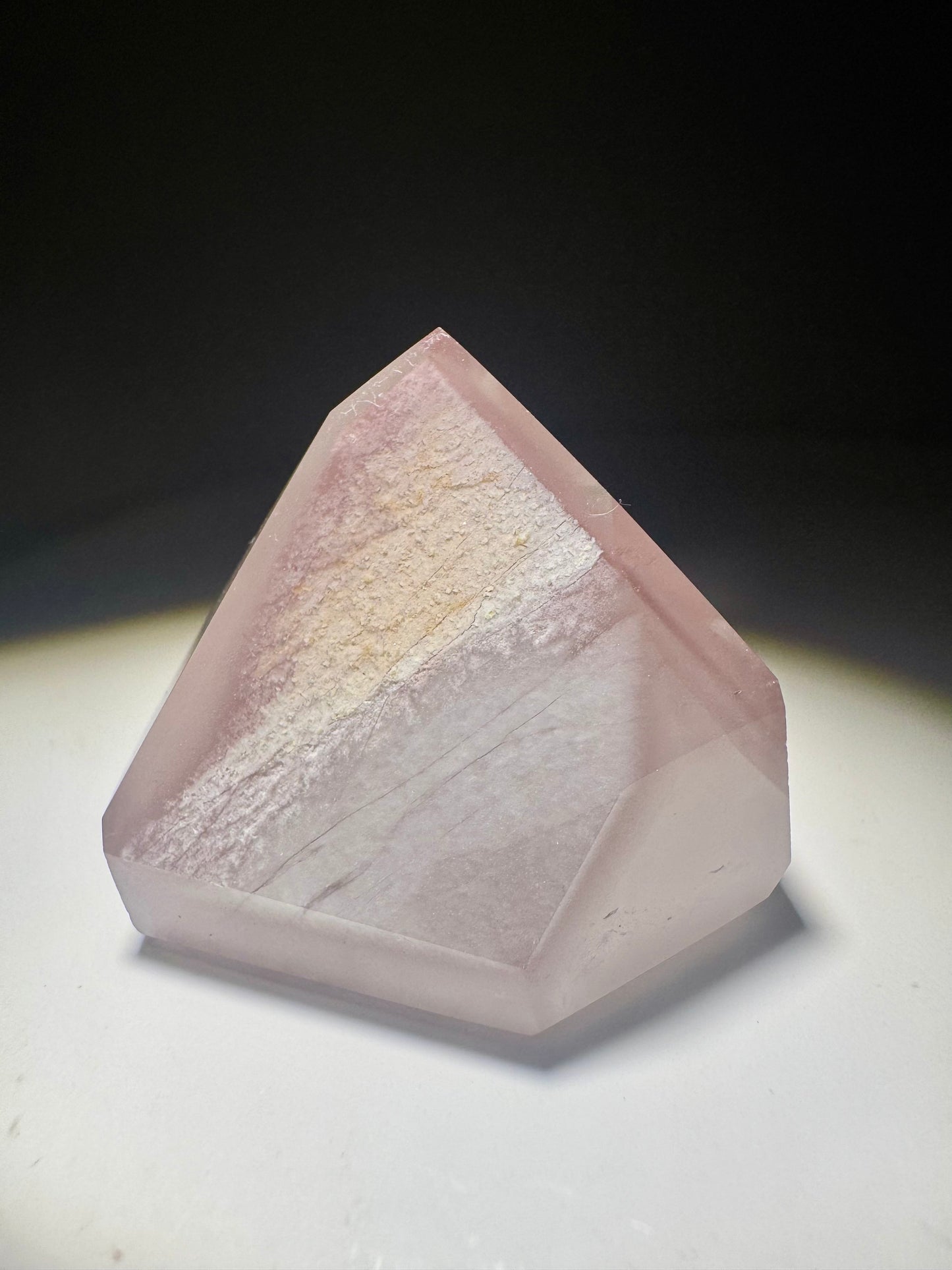 Mini Pink Lithium Crystal aus Brasilien – klare Struktur & rosa Phantome