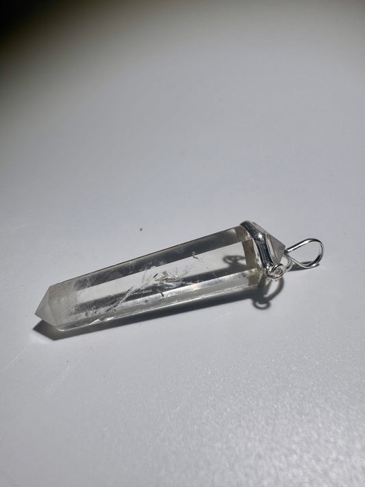 Natürlicher Bergkristall in Silber – hochwertiger Schmuckstein