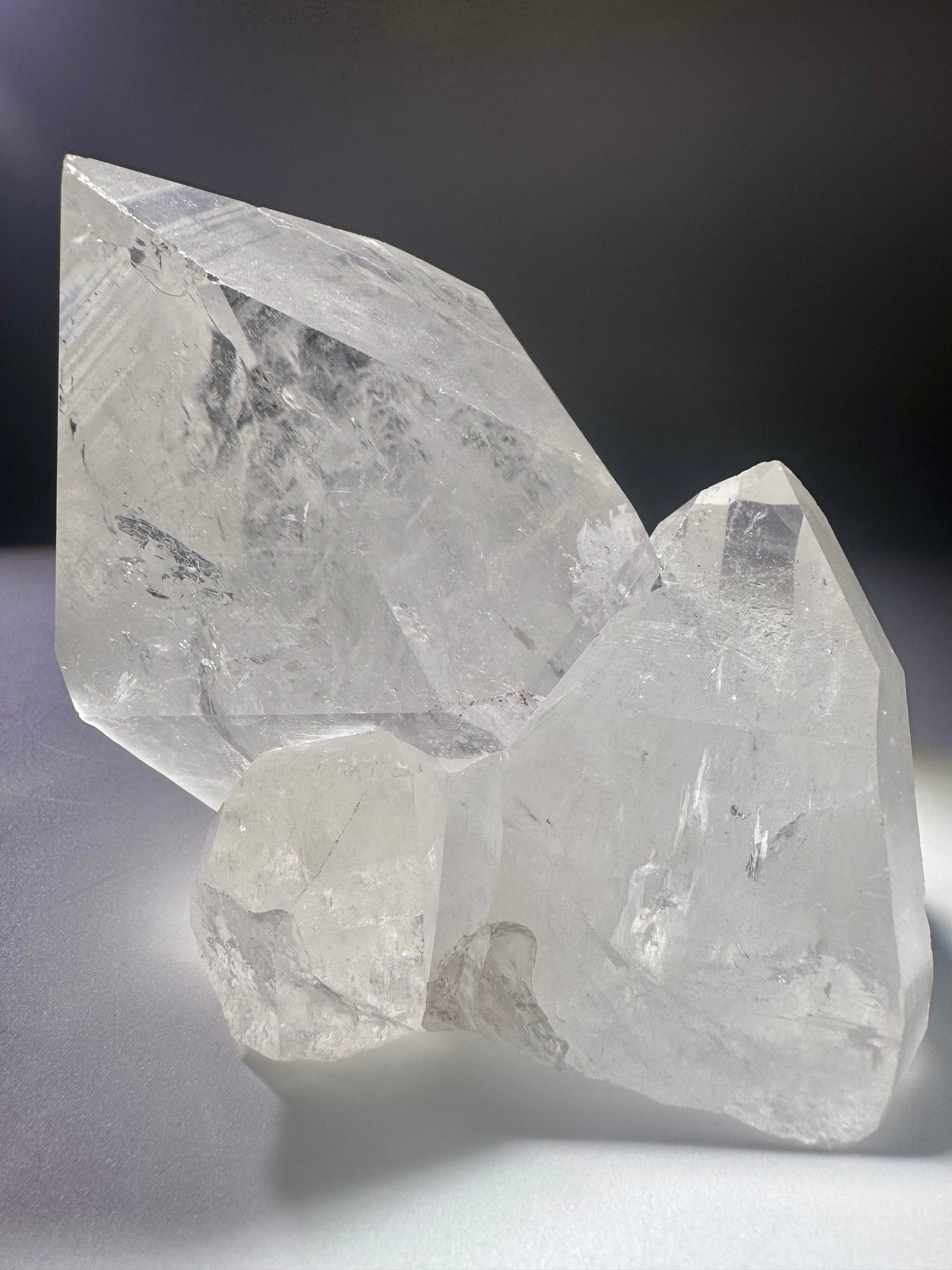 Naturbelassene Bergkristall Spitze mit Stufe – 10 cm, 763 g, glasklar & hochwertig aus Brasilien