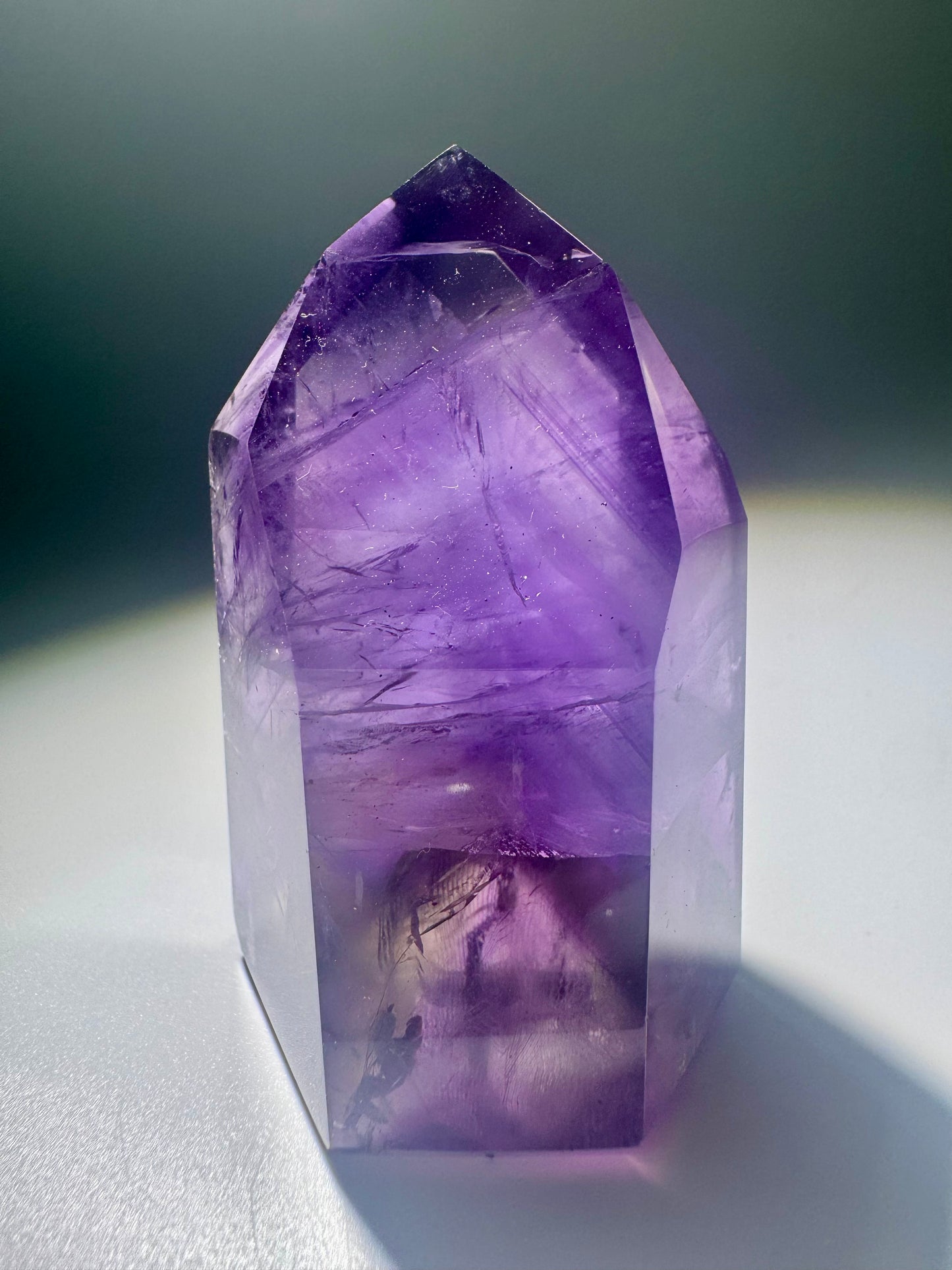 Naturbelassener Ametrin Kristall mit Phantomen – Kombination aus Amethyst- und Citrin-Energien in perfekter Form