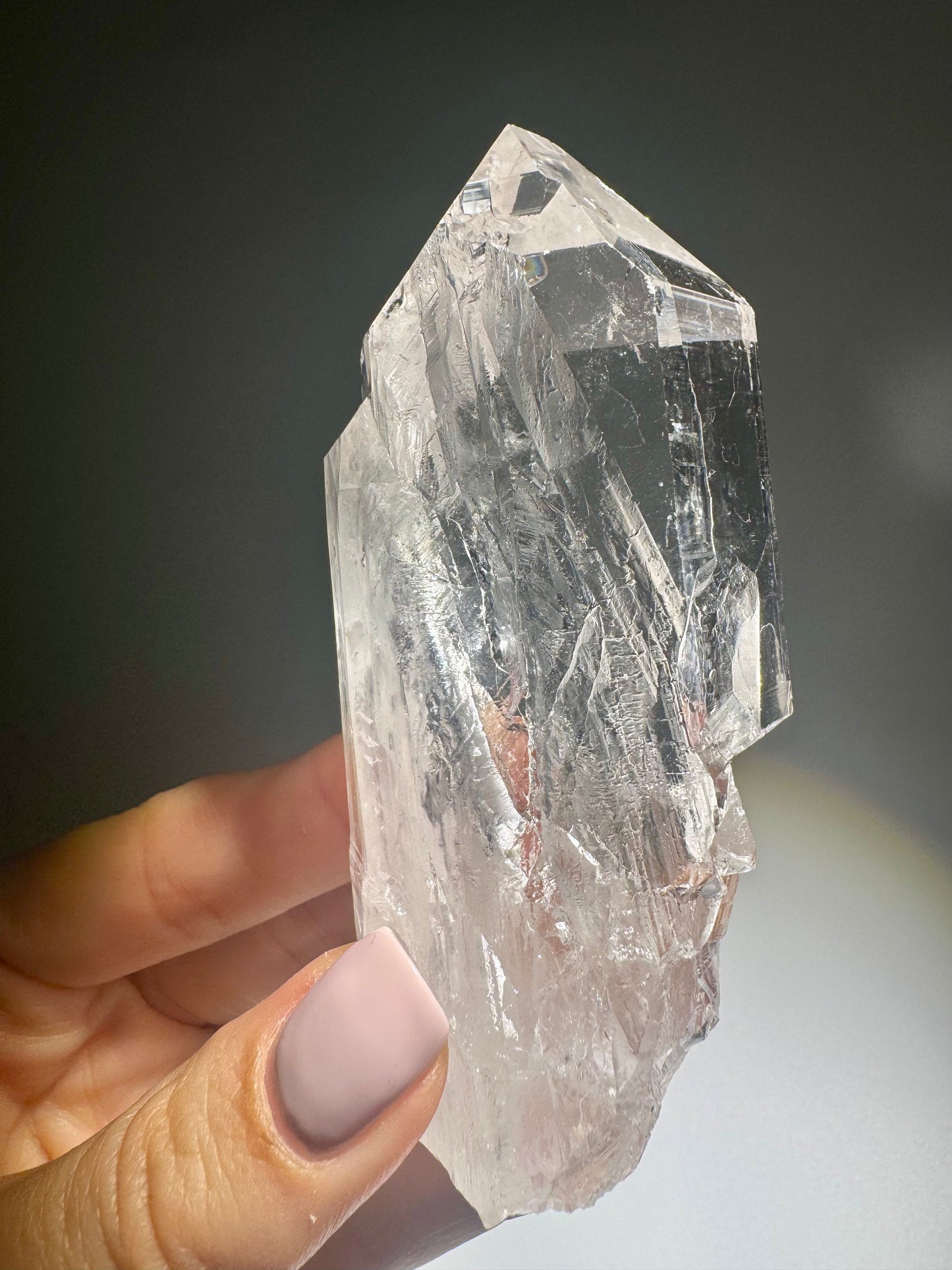 Nepal-Kristall in 1A-Qualität – Rohquarz mit reiner Spitze, 9.5cm