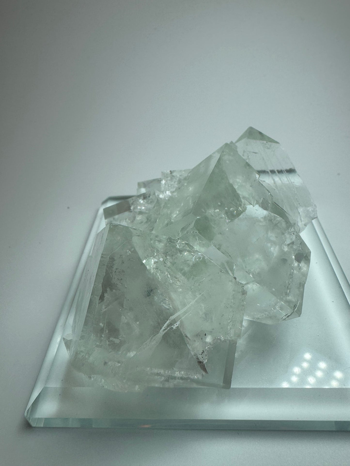 Perfekter transparenter Glas-Fluorit Edelstein mit reinem Schimmer