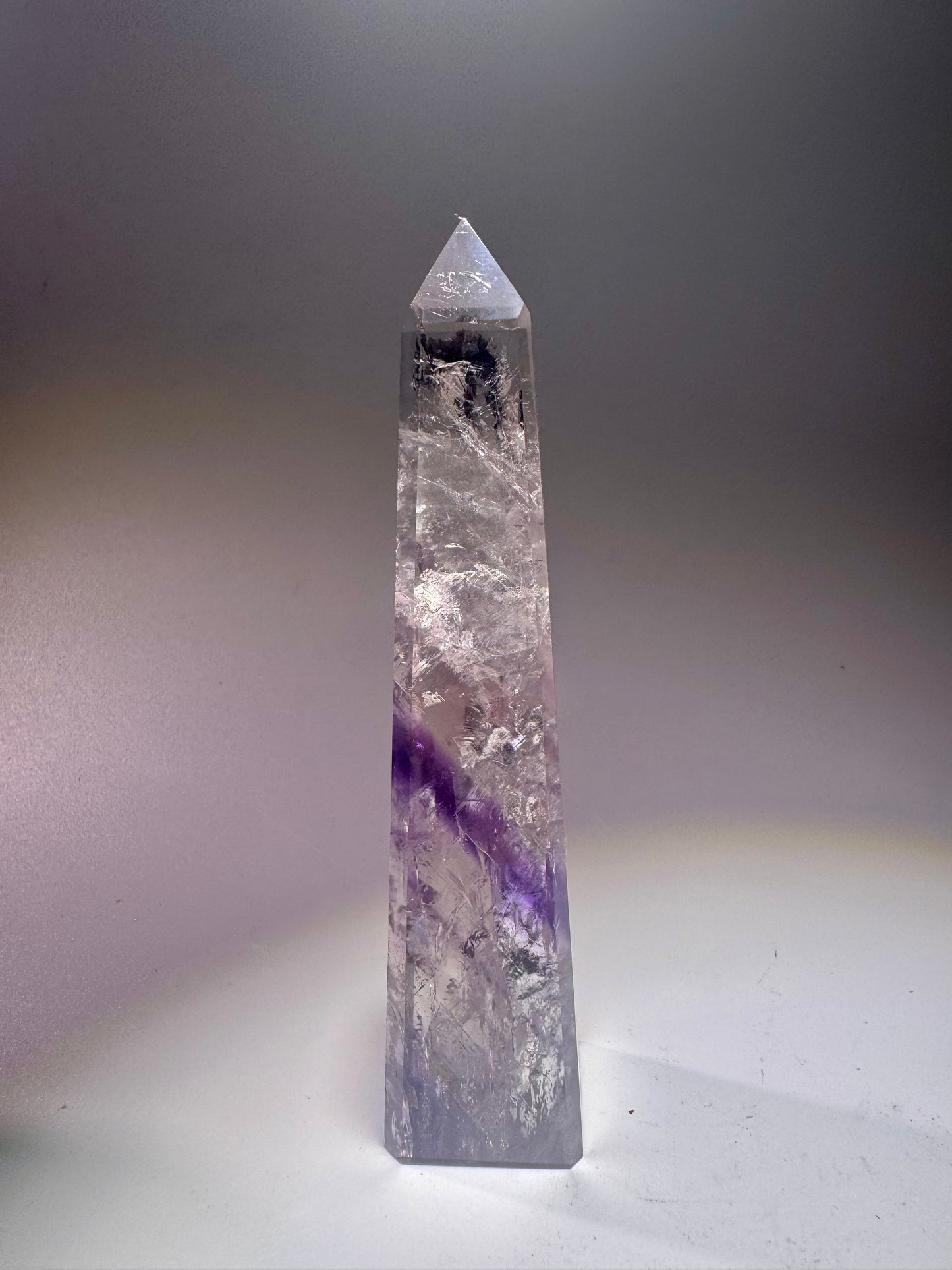 Phantom Amethyst Spitze mit Regenbogen – 10.7 cm | 1A-Qualität aus Brasilien
