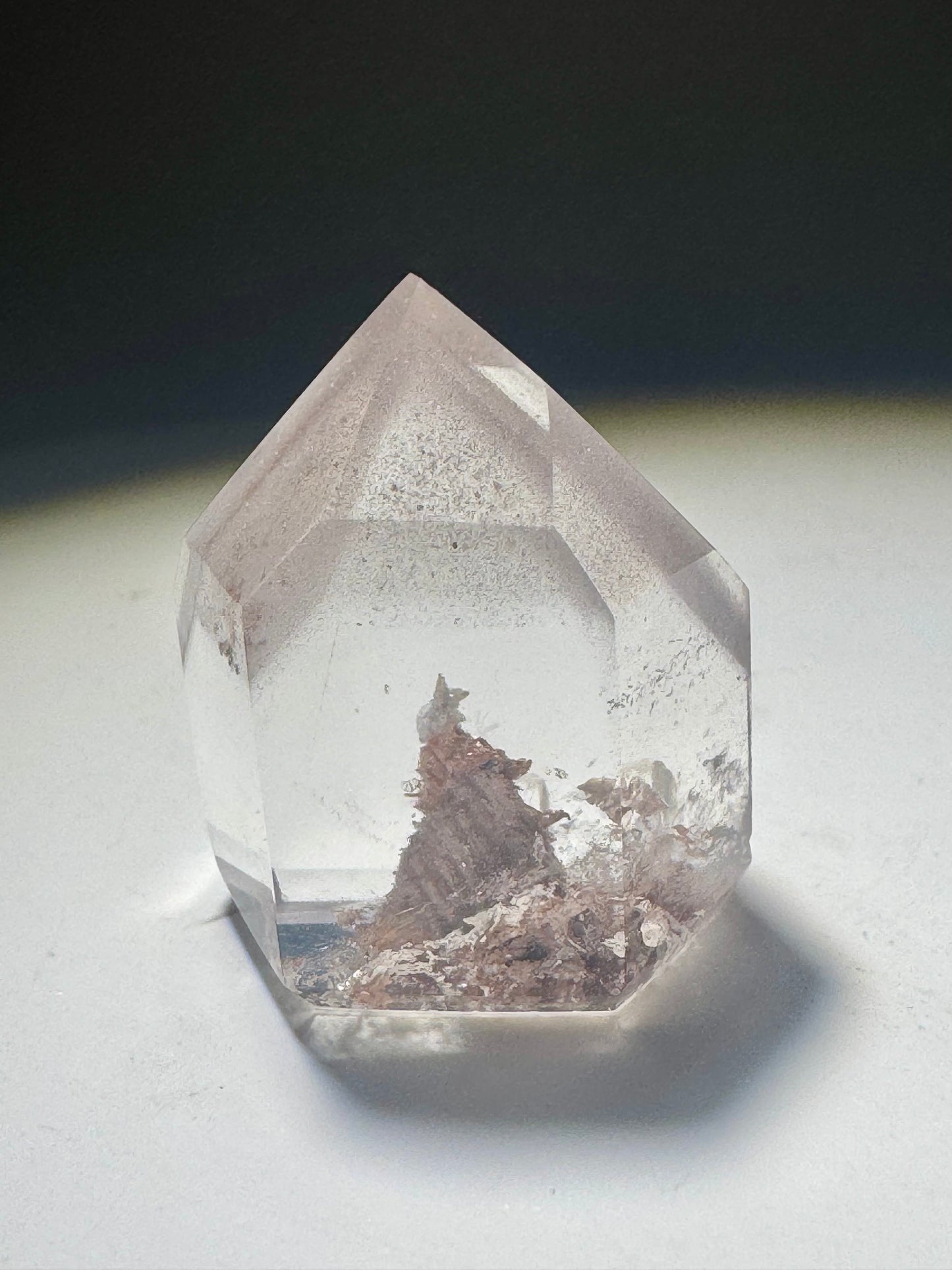 Pink Lithium Kristall 2.8 cm – Edelstein mit zartrosa Einschlüssen, 14 g