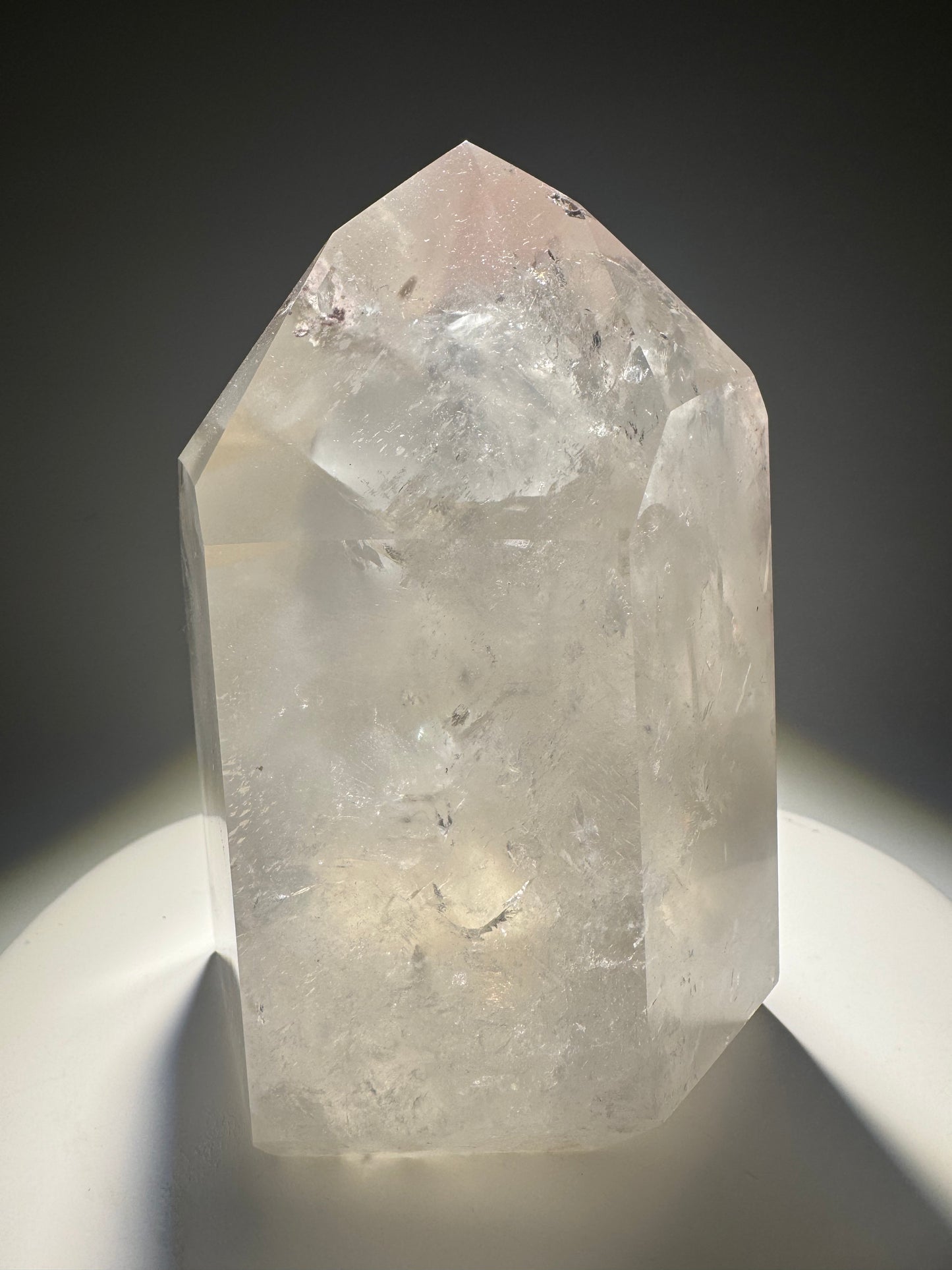 Pink Lithium Kristall aus Brasilien – 11 cm, 835 g, mit rosa Einschlüssen & Phantomen